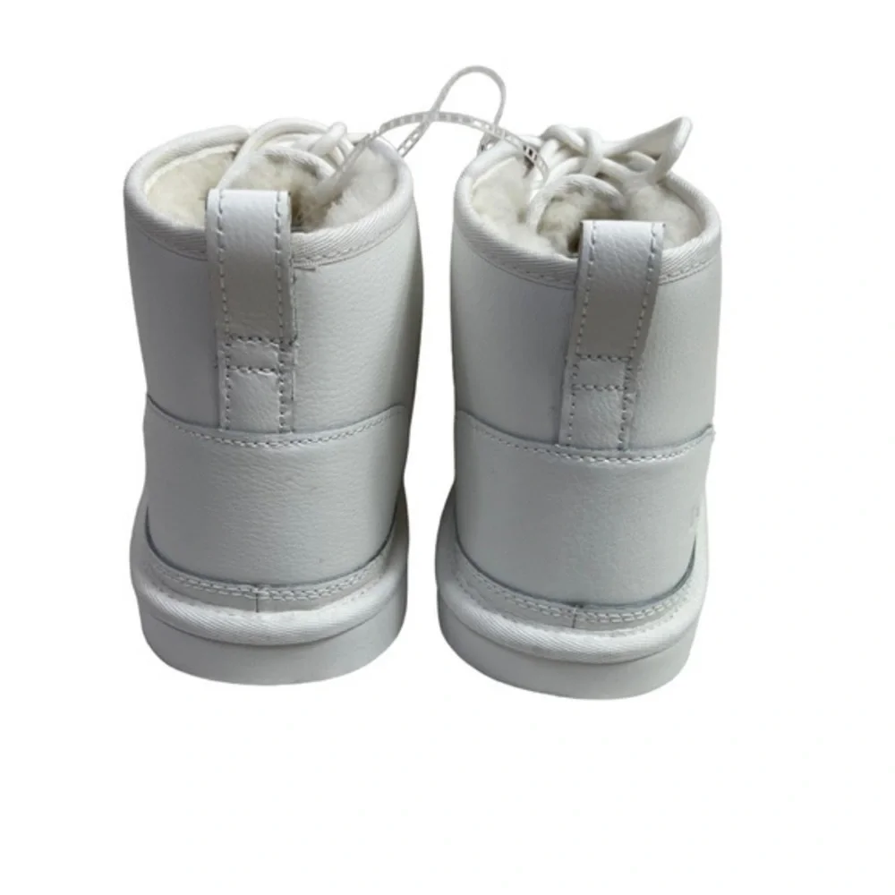 UGG Australia Neumel Chopd Sheepskin Suede Style Plain Logo size 12